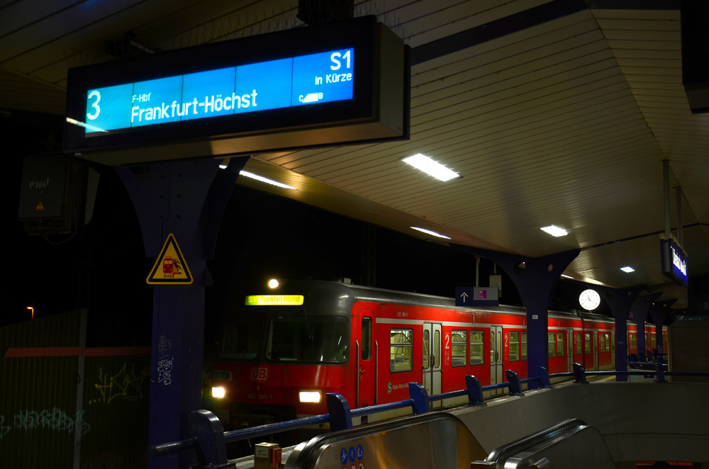 Der ET 420 285 in Offenbach Ost als S1 nach Frankfurt Höchst.