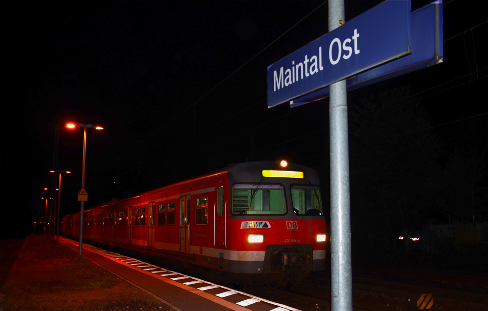 Der ET 420 386 in Maintal Ost auf einer Dispo-Fahrt. Leider in der Dunkelheit mit wenig Zeit, aber eine Seltenheit alle mal.