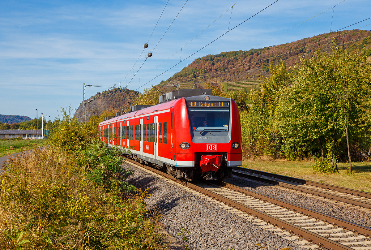 
Der ET 425 595-6 der DB Regio fährt am 29.09.2018, als RE 8  Rhein-Erft-Express , durch Leutesdorf (Rhein) in Richtung Koblenz.