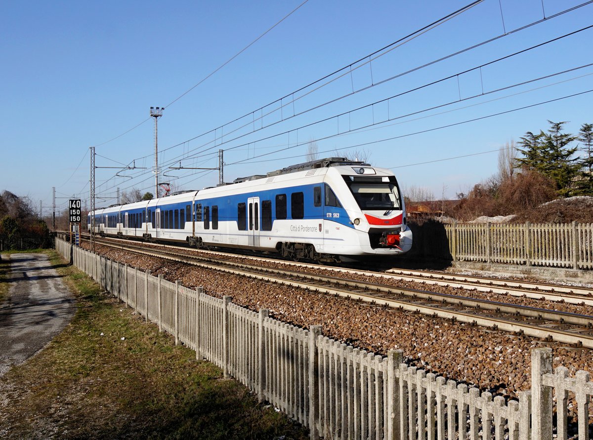 Der ETR 563 007 als Regionalzug am 10.02.2018 unterwegs bei Udine.