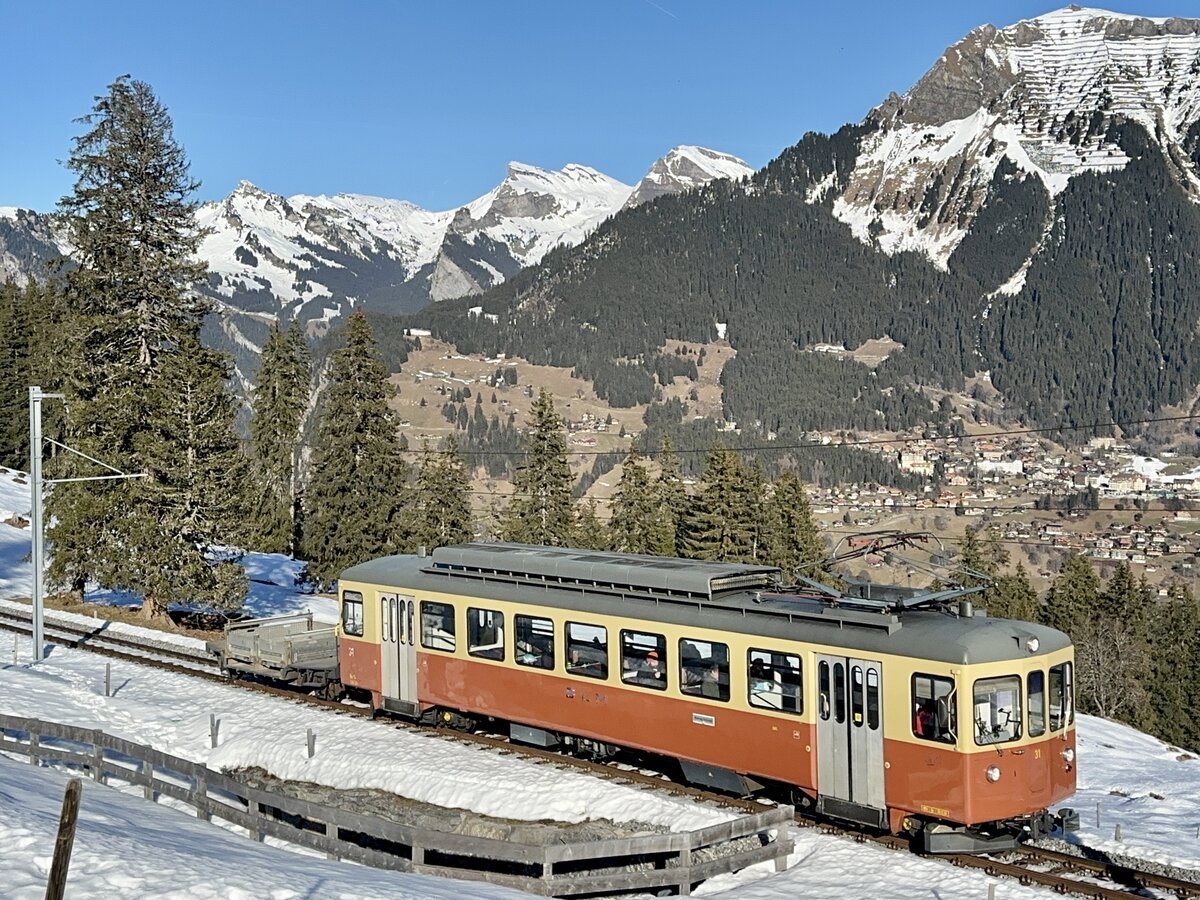 Der ex. ASm Triebwagen Be 4/4 31  Lisi  am 28.1.24 unterwegs nach Mürren zwischen Grütschalp und Winteregg.