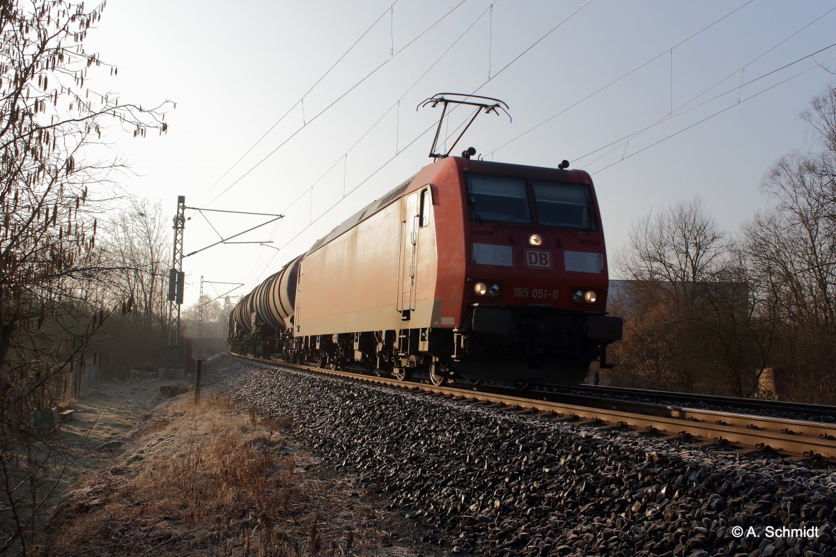 Der EZ 51614 mit der 185 051 bei Morgensonnenlicht in Plauen. Gesehen am 18.03.2015