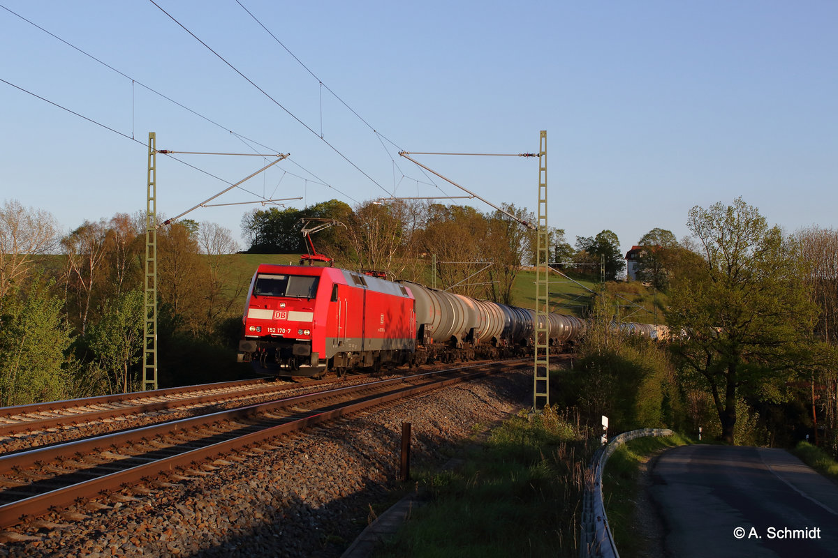 Der EZ 51717 von Nürnberg nach Leipzig mit gemischten Güterzug. Gesehen die 152 170 nahe Jocketa/Pöhl. 