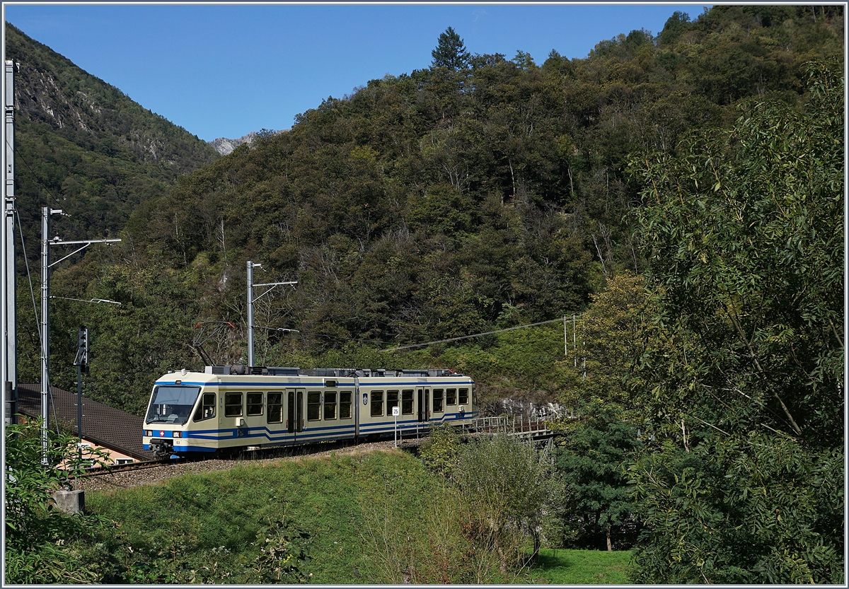 Der FART ABe 4/6 53 52  Minusio  erreicht als Regionalzug 310 von Locarno nach Camedo Intragna. 

10. Okt. 2019