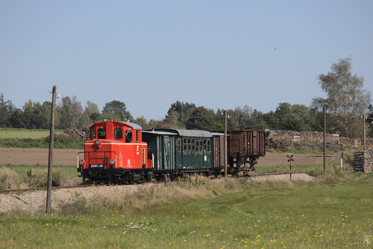 Der Fotozug mit der 2091.09 bei Kleinpertholz. (20.09.2020)