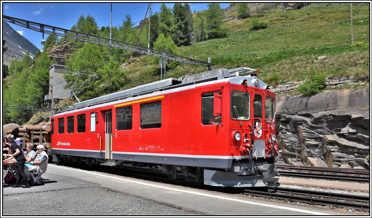 Der frisch aufgearbeitete ABe 4/4 II 47 macht sich im Güterzugsdienst nützlich. Alp Grüm. (19.06.2019)