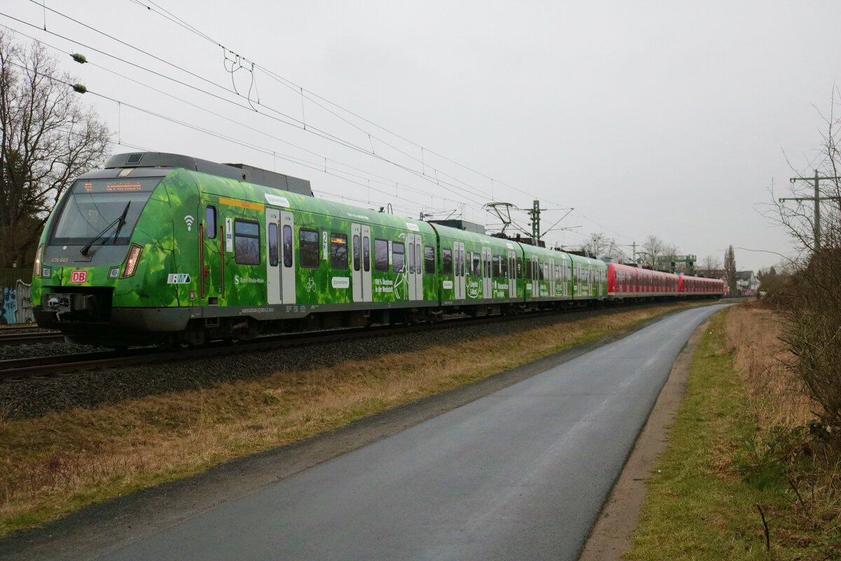 Der frisch Folierte S-Bahn Rhein Main 430 645-2 am 17.03.22 in Mühlheim am Main