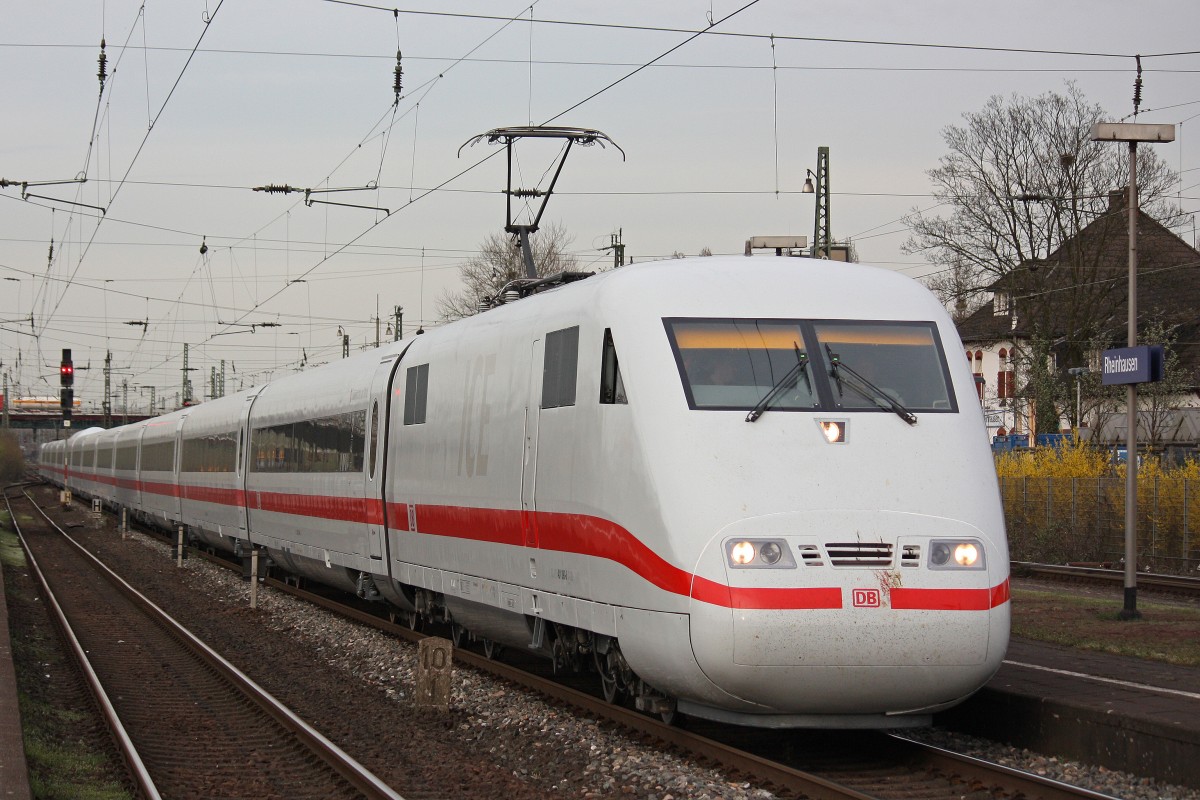 Der frisch hauptuntersuchte 401 090 (KKROX 18.4.13 war schon angeschrieben) war am 17.4.13 auf Probefahrt nach Krefeld-Oppum.Hier in Duisburg-Rheinhausen.
Gru� an den Tf!