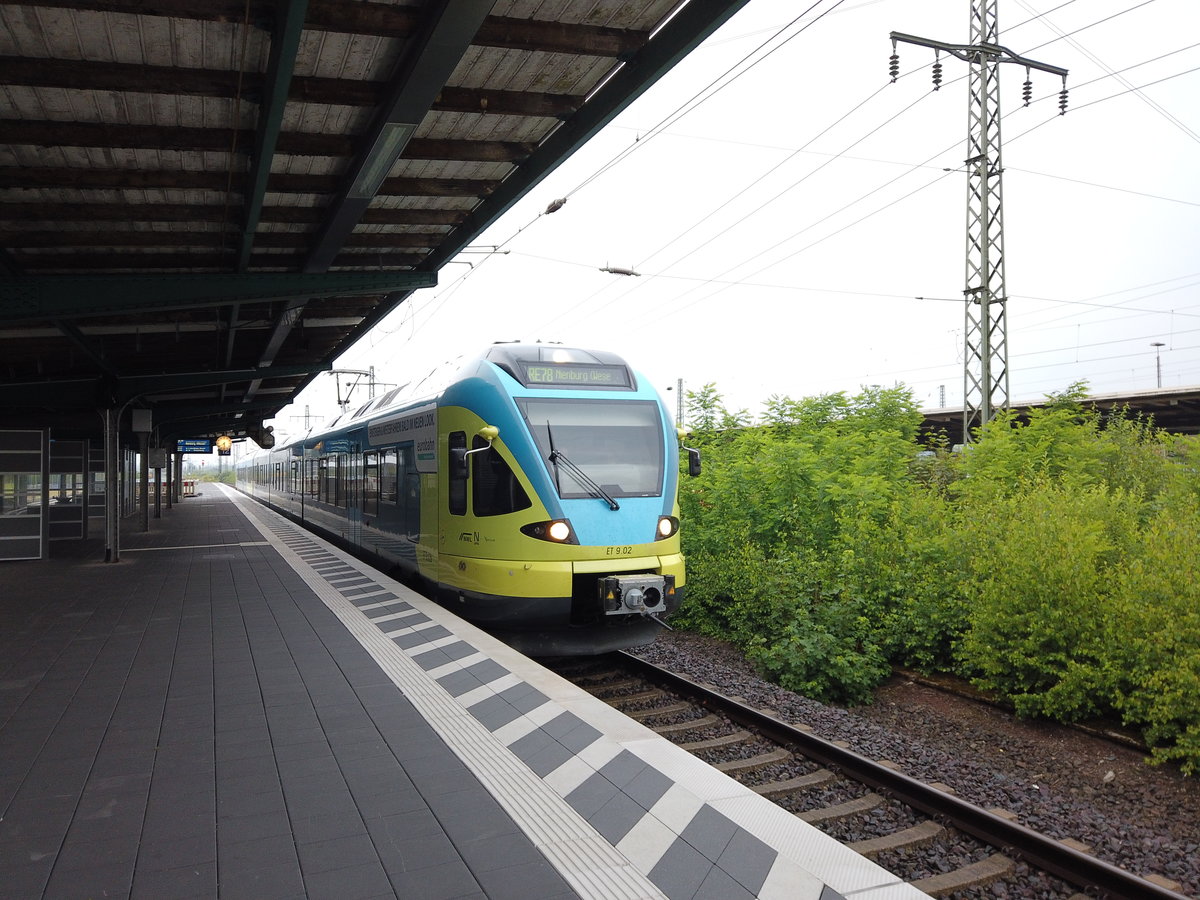 Der früheste Regionalexpress nach Nienburg steht hier in Löhne. Ein fünfteiliger Flirt. 18.06.2020 