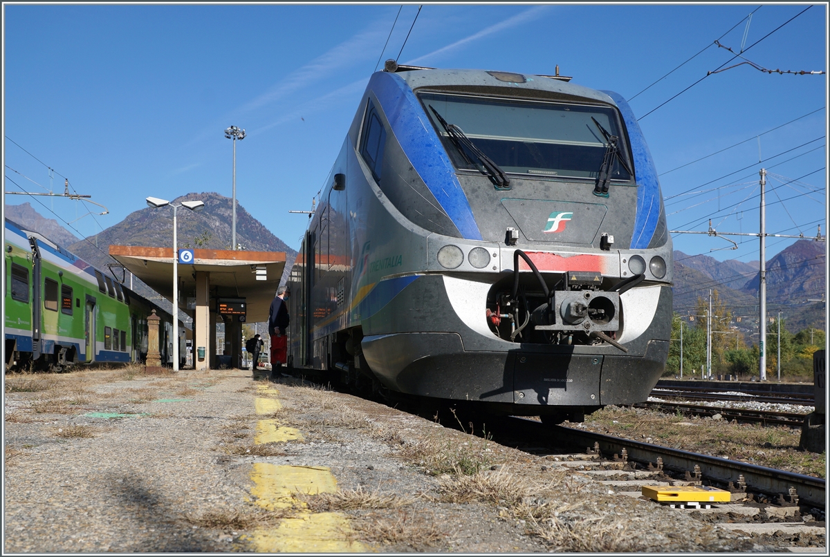 Der FS MINUETTO Ale 502 016-8 (UIC 94 83 4 502 016-8 I-TI) wartet in Domodossola auf die Abfahrt nach Novaara.

28. Oktober 2021