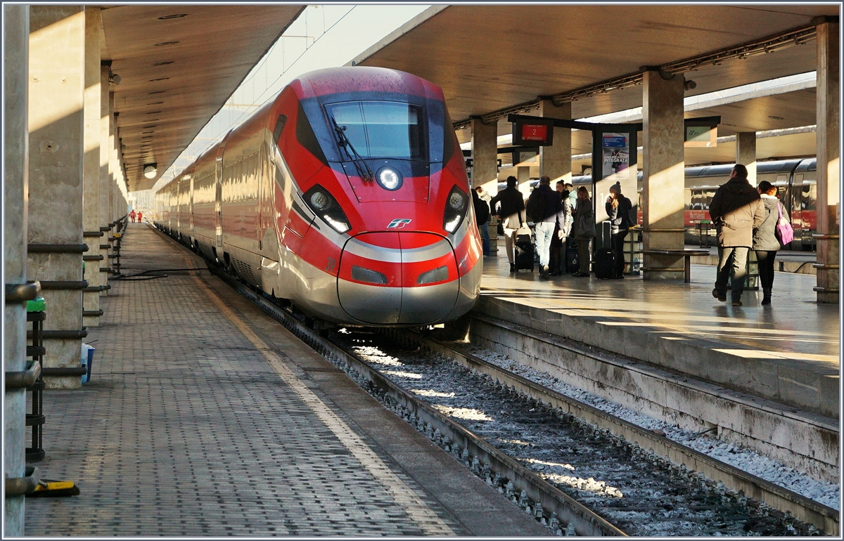 Der FS Trenitalia ETR 400 Frecciarosa 1000 nach Torino PN erreicht Firenze SMN.
16. Nov. 2017