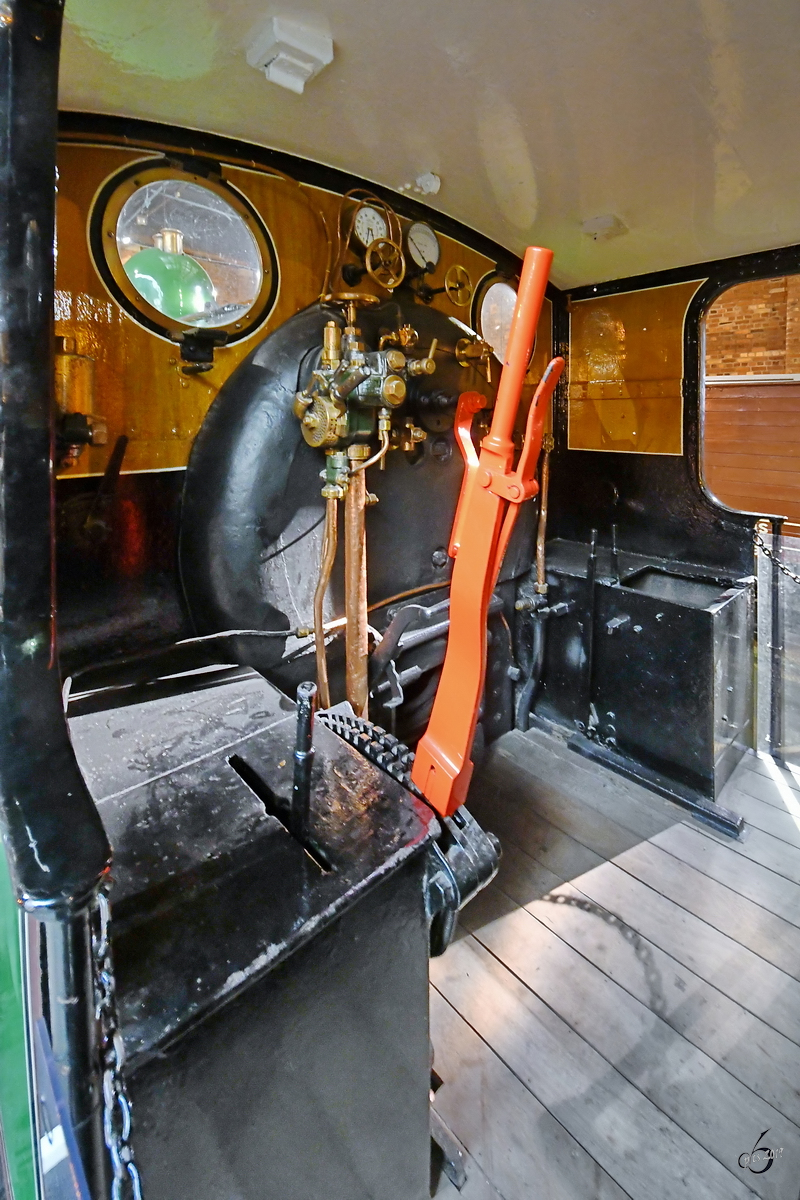 Der Führerstand der 1882 gebauten Dampflokomotive No.245 der London & South Western Railway. (National Railway Museum York, Mai 2019)