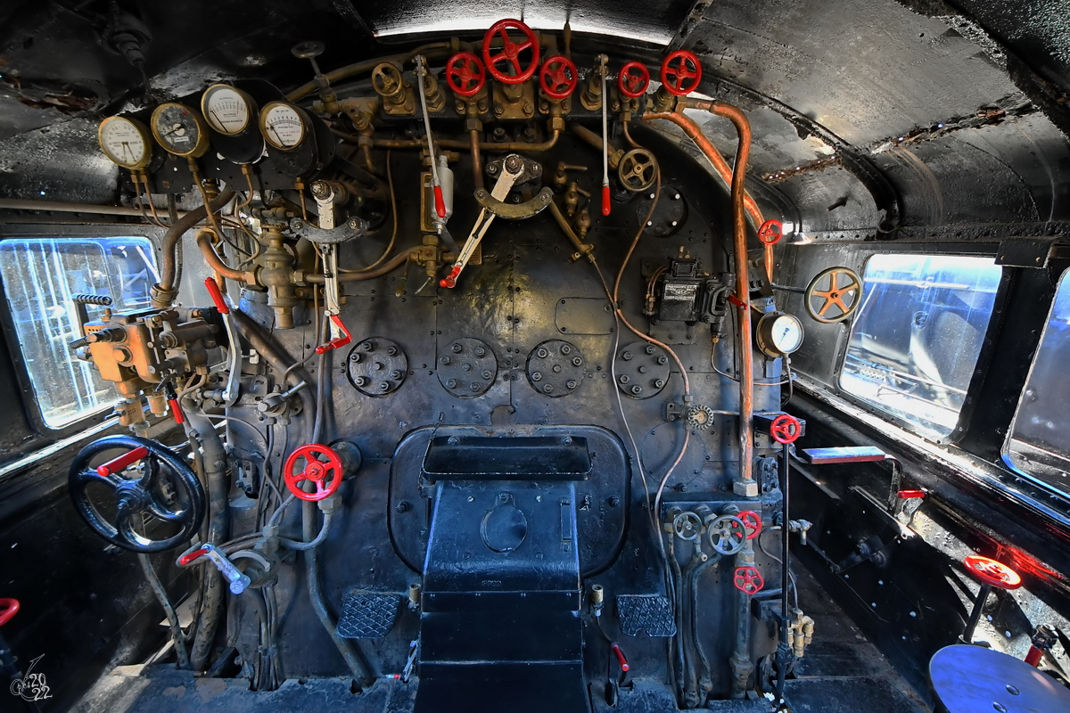 Der Führerstand der 1942 gebauten Güterzugdampflokomotive 5001  Santa Fe  (151F-3101) konnte besichtigt werden. (Vilanova i la Geltrú, November 2022)