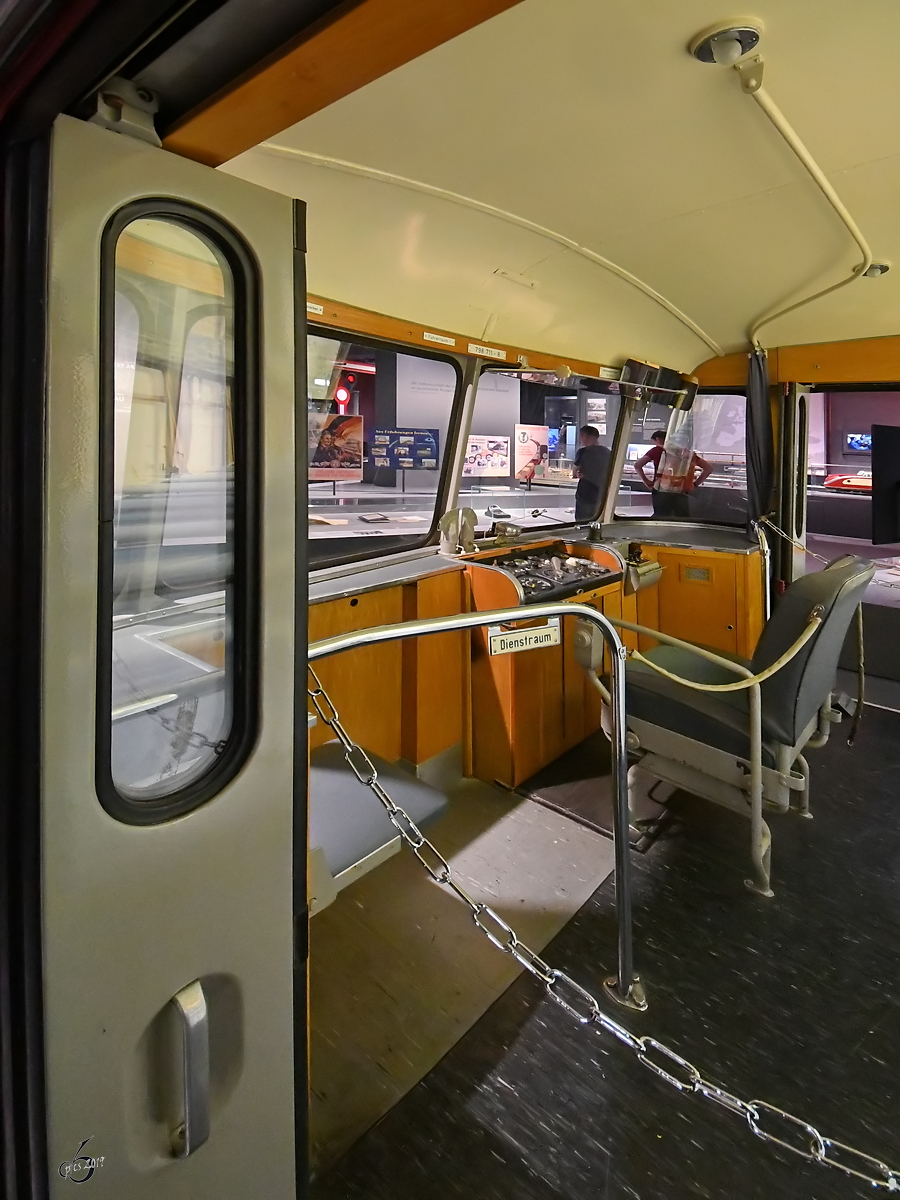 Der Führerstand eines Uerdinger Schienenbusses. (Verkehrsmuseum Nürnberg, Juni 2019)