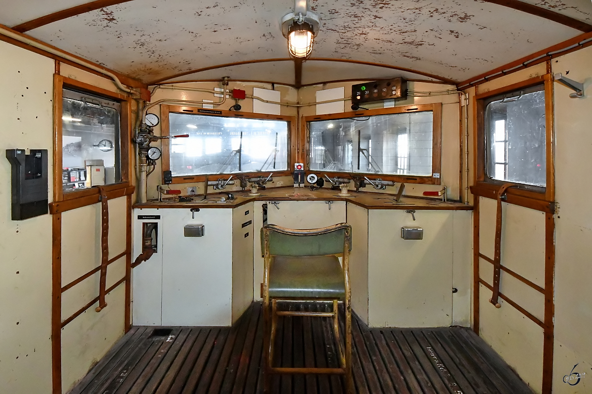 Der Führerstand im Klimaschneepflug 80 81 976 310-9. (Heizhaus Lienz, August 2019)