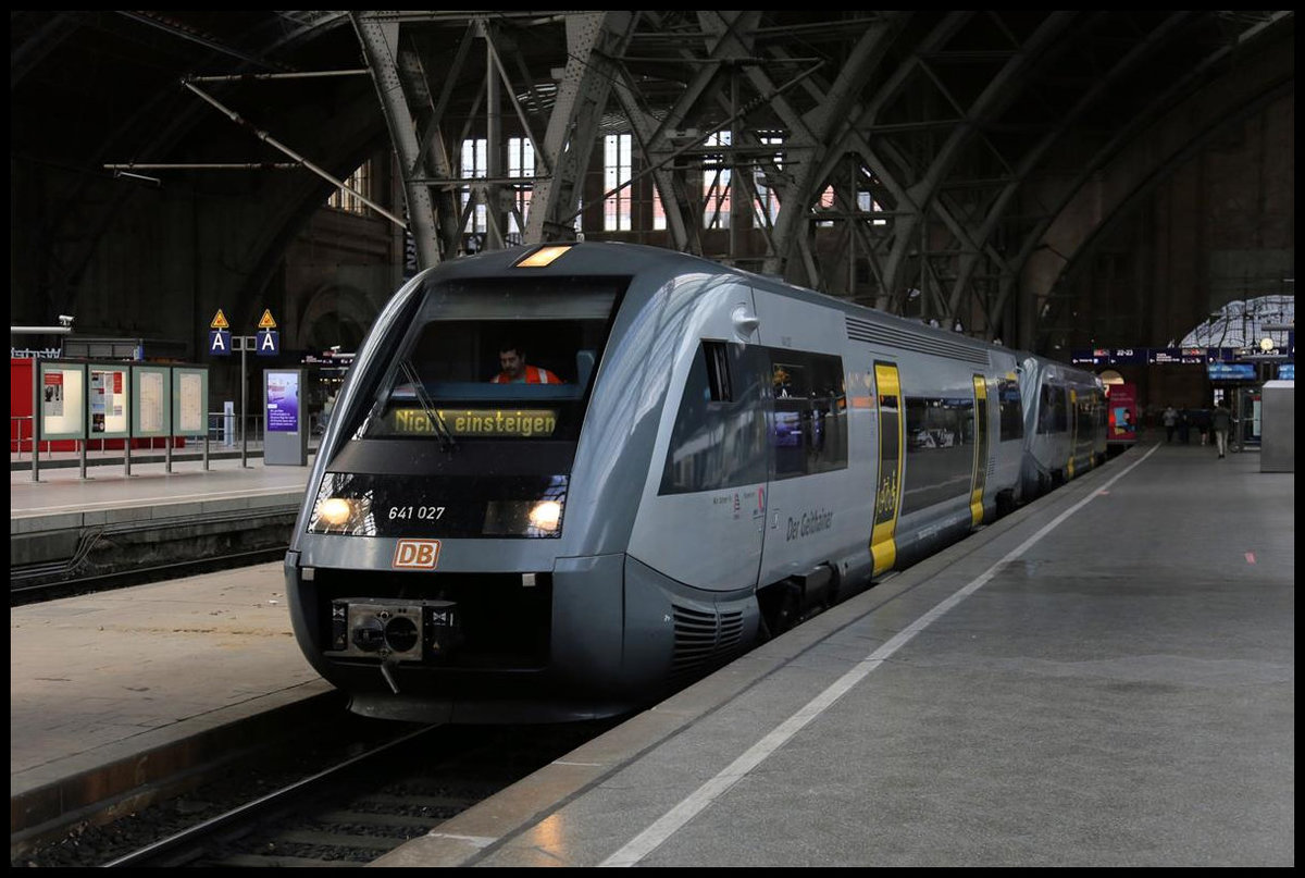 Der Gaithainer ist am 27.8.2020 um 8.30 Uhr im HBF Leipzig angekommen. Nun macht sich der Triebfahrzeugführer bereit, den Zug in die Abstellung zu fahren. Bei den inzwischen grau lackierten Fahrzeugen handelt es sich um die DB Wale 641027 und 641032!