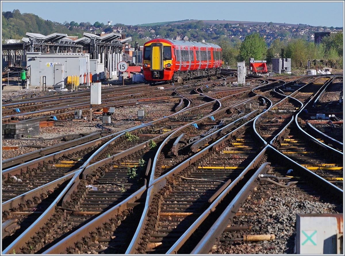 Der  Gatwickexpress   387 205 verlässt Brighton Richtung London Victoria.
1. Mai 2018