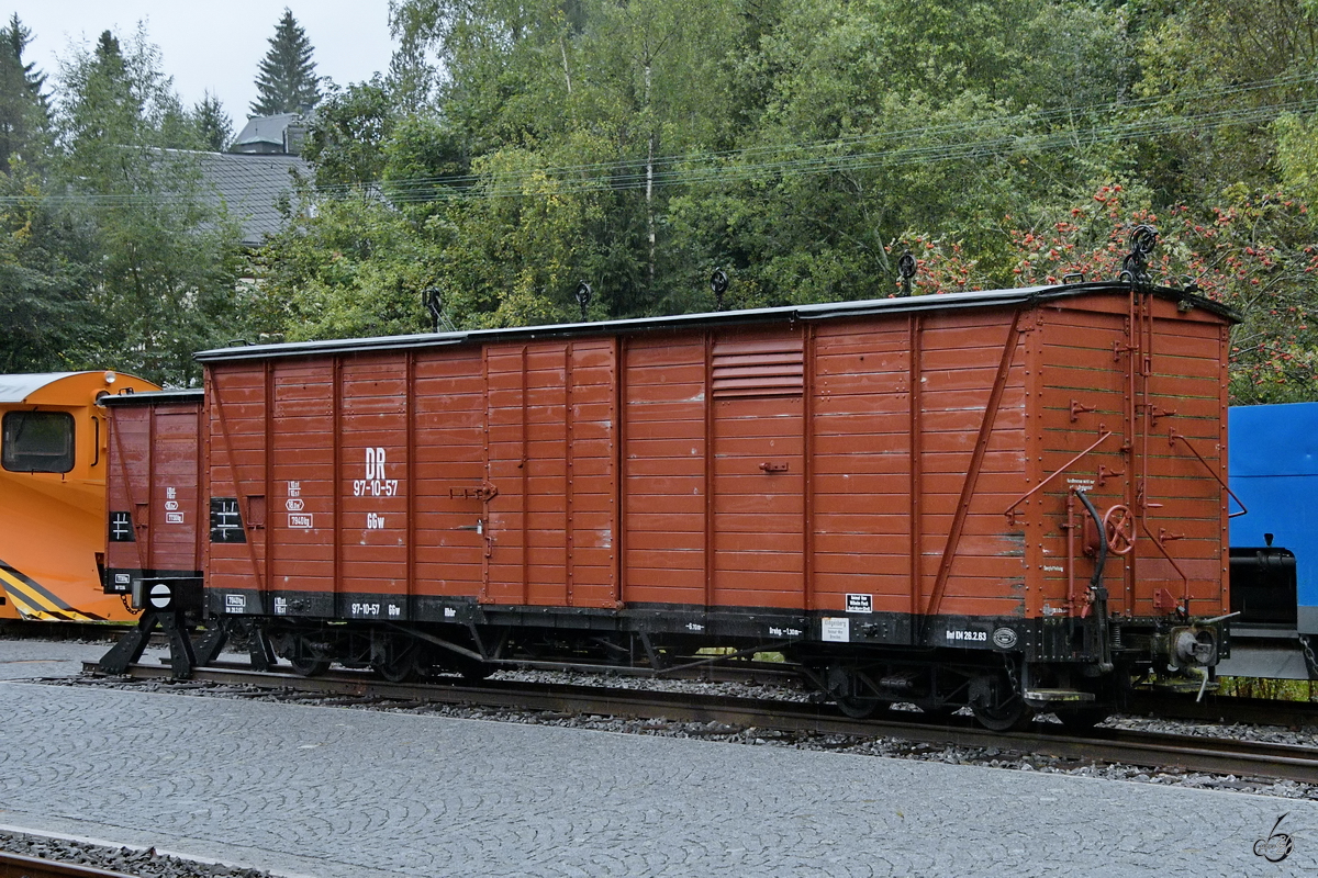 Der gedeckte Güterwagen GGw (97-10-57) war Ende September 2020 in Schlössel abgestellt.