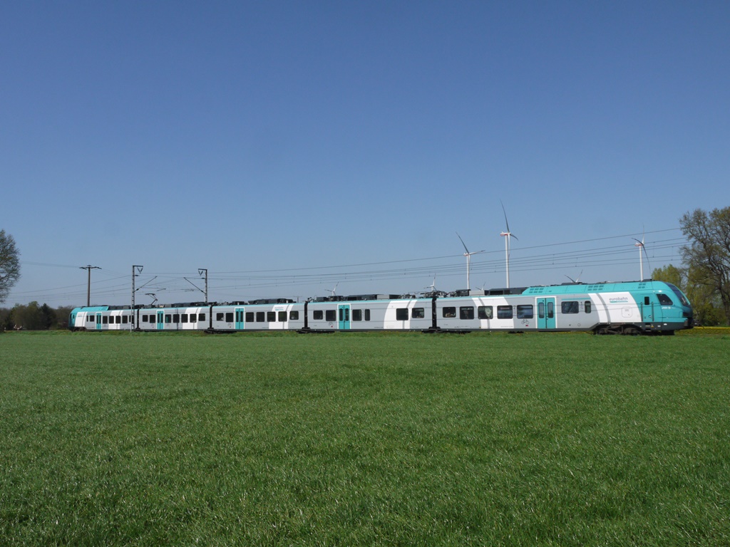 Der Gegenzug 20366 von Bielefeld auf den Weg nach Hengelo hier kurz hinter dem Bahnhof Bad Bentheim. 19.04.2019
