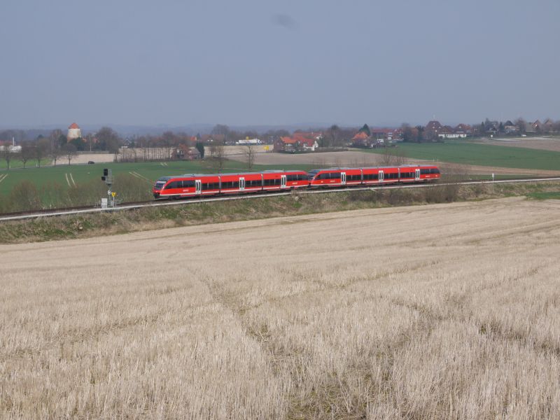 Der Gegenzug in Richtung Coesfeld war auch ne Doppelgarnitur. Kurz hinter dem Bahnhof Havixbeck. 09.04.15
