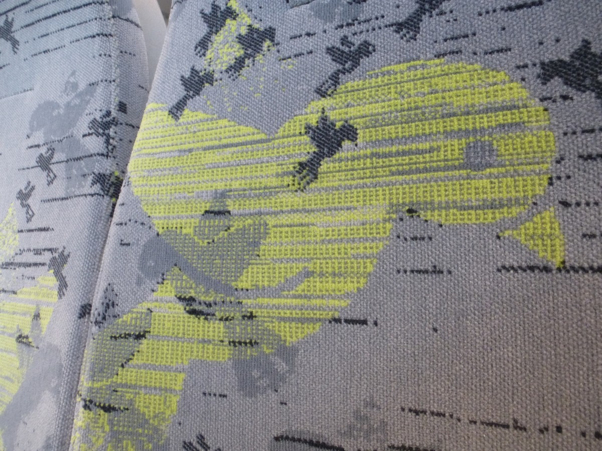 Der gelbe Vogel - das Markenzeichen an den Agilis-Sitzen.
12.10.2013.