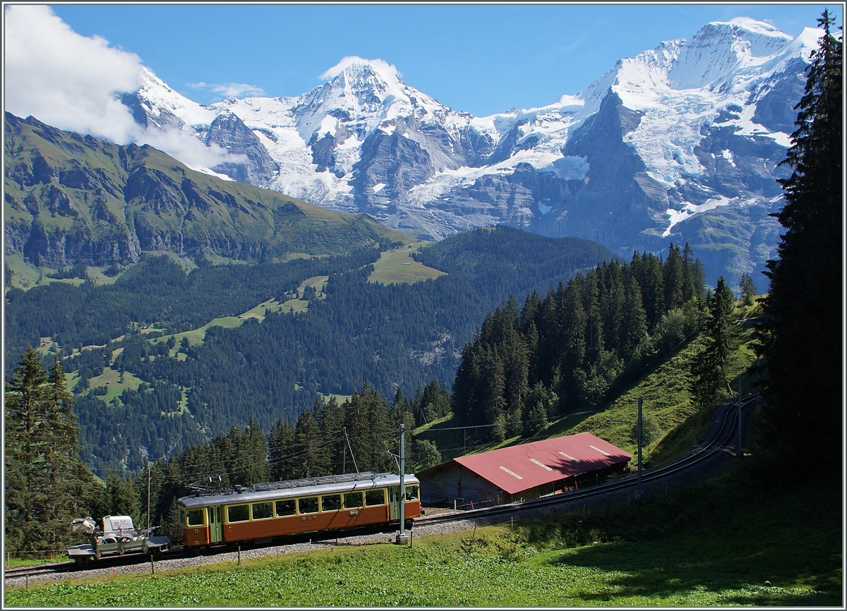 Der Genuss des Wanderes bzw Reisenden entlang, bzw mit der BLM ist vom Sonnenstand her als Bahnbild nur unzureichend festzuhalten: das grandiose Panorama von Eiger Mönch und Jungfrau.
28. August 2014