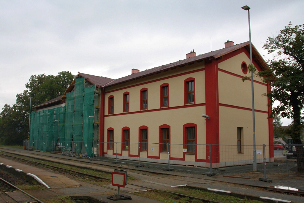 Der gerade in Renovierung befindlichen Bahnhof Moravske Branice am 07.September 2019.