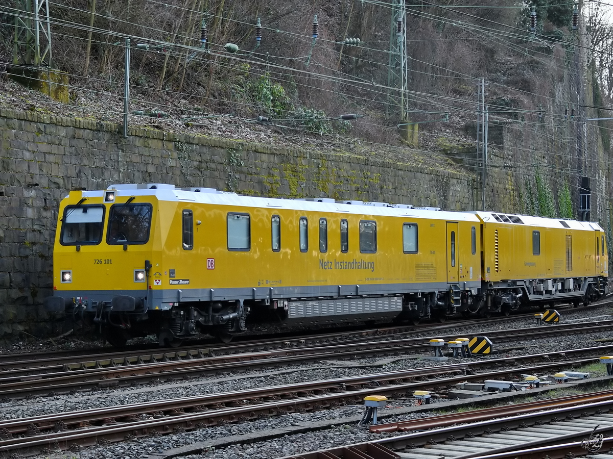 Der Gleismesstriebzug 726 101 bei der Durchfahrt am Hauptbahnhof Wuppertal. (Februar 2021)