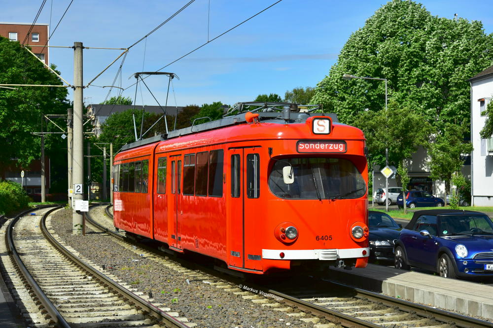 Der Gleispflegewagen 6405  Alte Lady  auf der Wilhelm-Sollmann-Straße am 16.05.2017.
