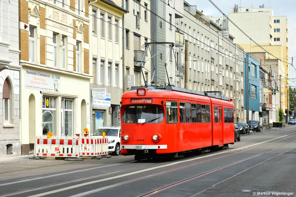 Der Gleispflegewagen 6405  Alte Lady  auf der Neusser Straße am 08.06.2020.