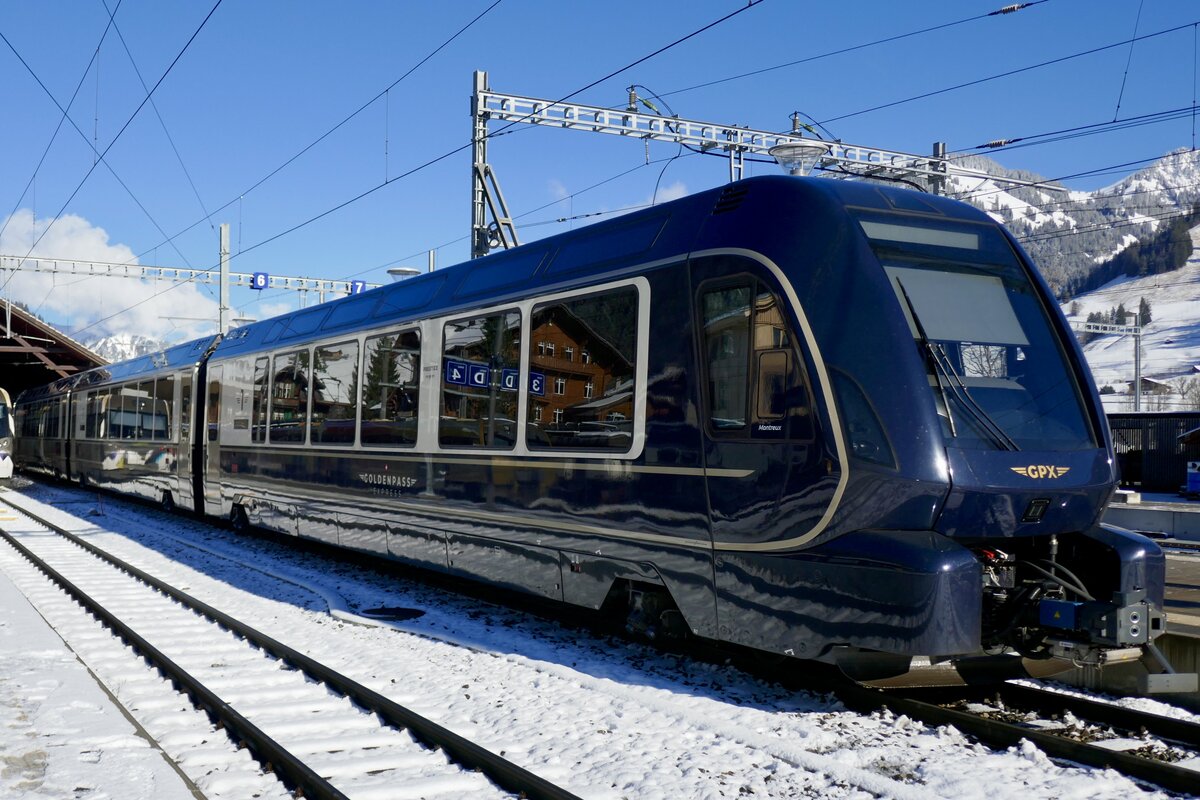 Der GPX Steuerwagen 181-1  Montreux  am 26.11.23 nach der Ankunft in Zweisimmen.
