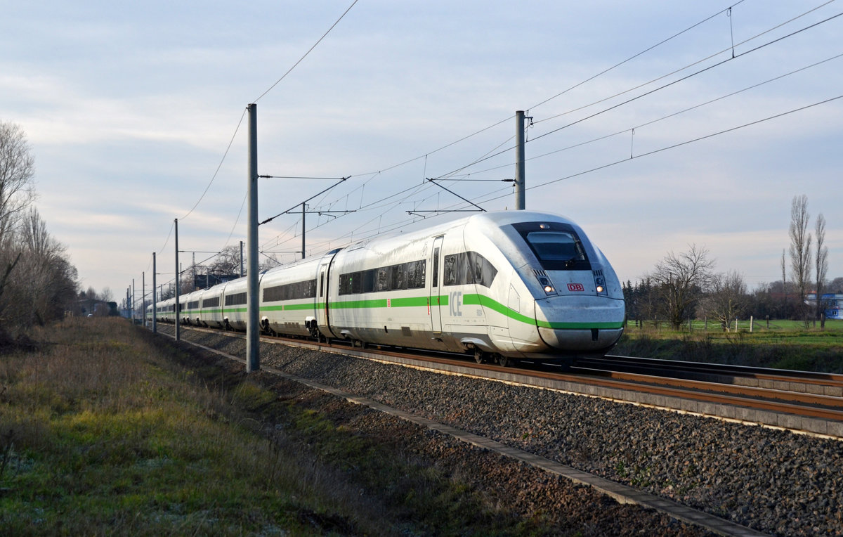 Der grüngestreifte ICE 4 war am 12.01.20 als ICE 802 von München nach Hamburg unterwegs. Hier rollt er durch Brehna Richtung Bitterfeld.