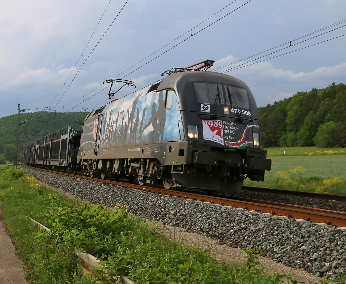 Der GySev Taurus 470 505 bespannte am 12.05.2015 einen leeren Autotransportzug in Fahrtrichtung Süden. Aufgenommen bei Harrbach.