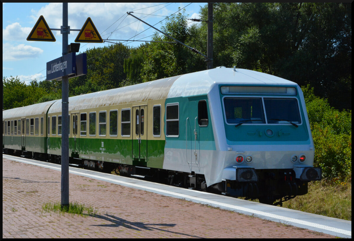 Der Halberst�dter D-ITX 50 80 80-35 684-5 Bybdzf mit dem Wittenberger Kopf am 08.08.2026 in Rostock Lichtenhagen. Die Steuereinrichtung im F�hrerstand ist noch nicht betriebsf�hig zugelassen, s. d. der Waggon momentan nicht voll einsatzf�hig zur Verf�gung steht.

