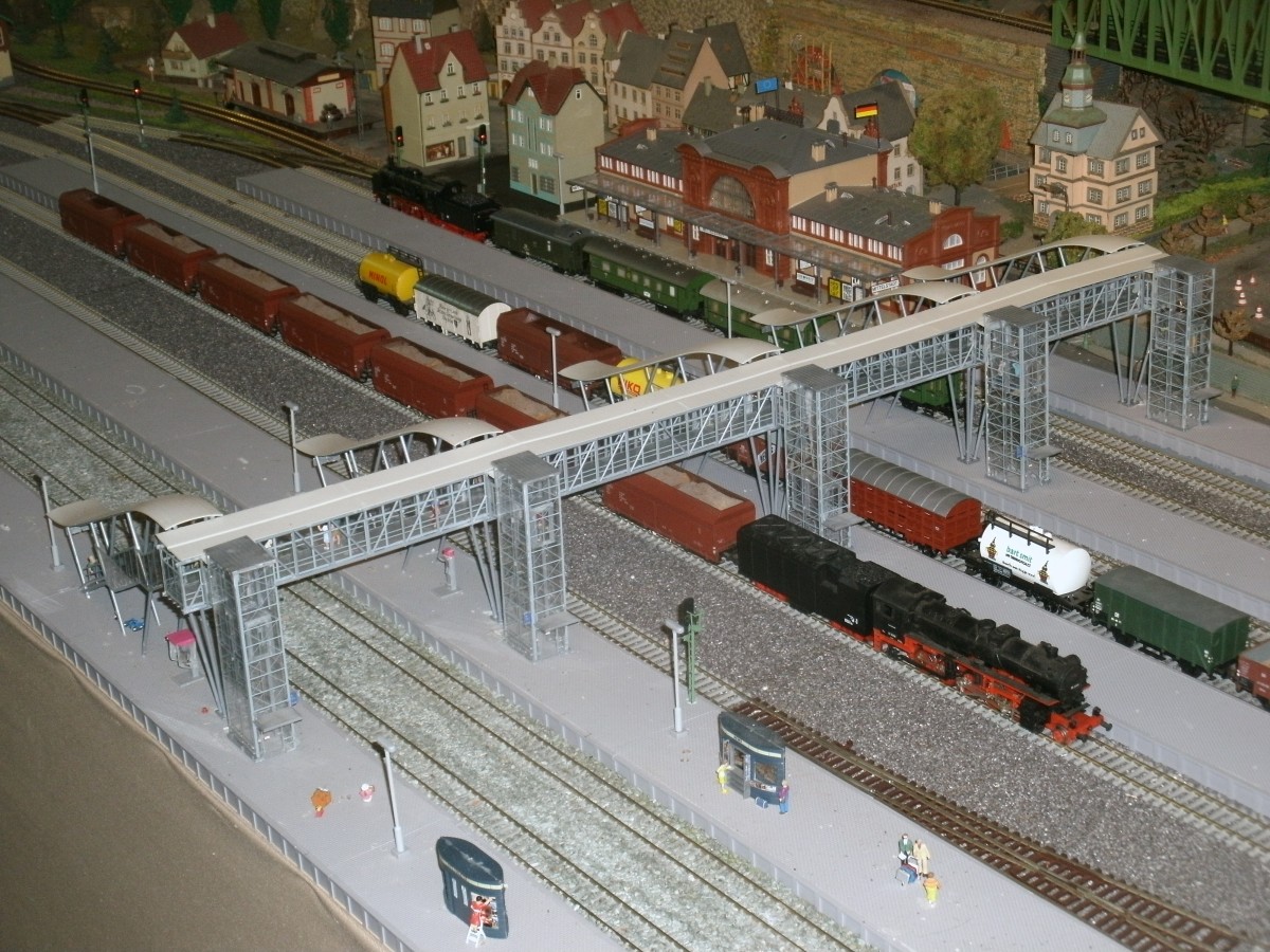 Der  Hauptbahnhof  auf der H0-Anlage vom Ghrener Modellbahnclub.Aufgenommen am 13.September 2013.