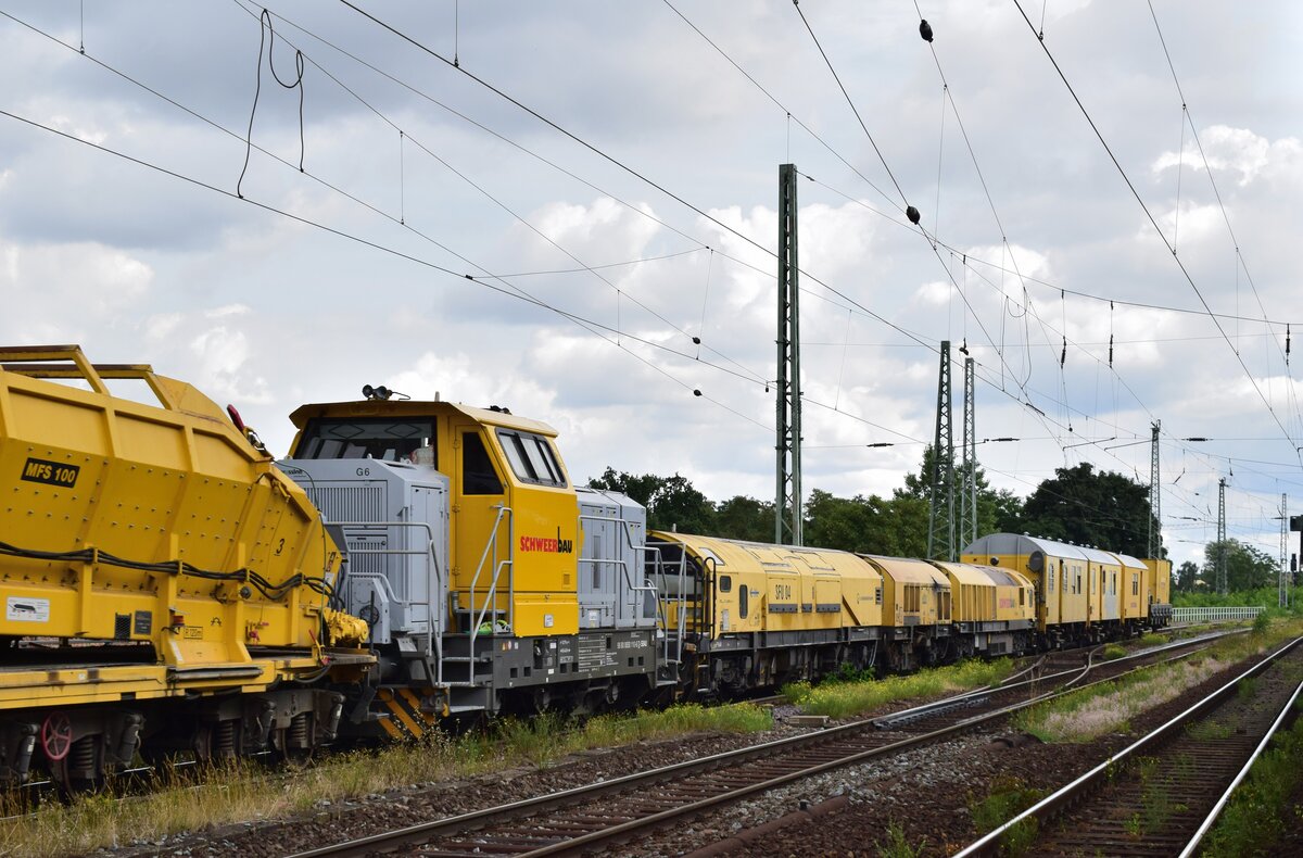 Der hintere Teildes Bauzuges von 140 797-2 bestand aus 650 110-6 samt Schleifzug, Aufenthaltswagen und Gerätewagen. Hier in Magdeburg Neustadt.

Magdeburg 03.08.2021