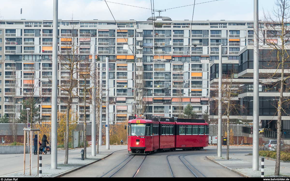 Der historische Be 8/8 719 am 17. November 2018 in Bern Brünnen. Bis zum 25. November ist dieses Tram täglich von 6 bis 24 Uhr zwischen Bümpliz und Brünnen unterwegs um eine neue im Tram verbaute Schienenschmieranlage zu testen.