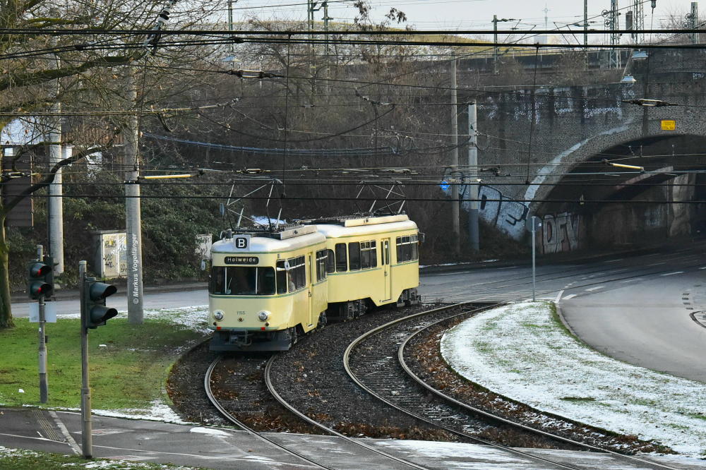 Der historische Museumszug Paula bestehend aus 1155 & 1159 auf der Karlsruher Straße am 03.01.2017.
