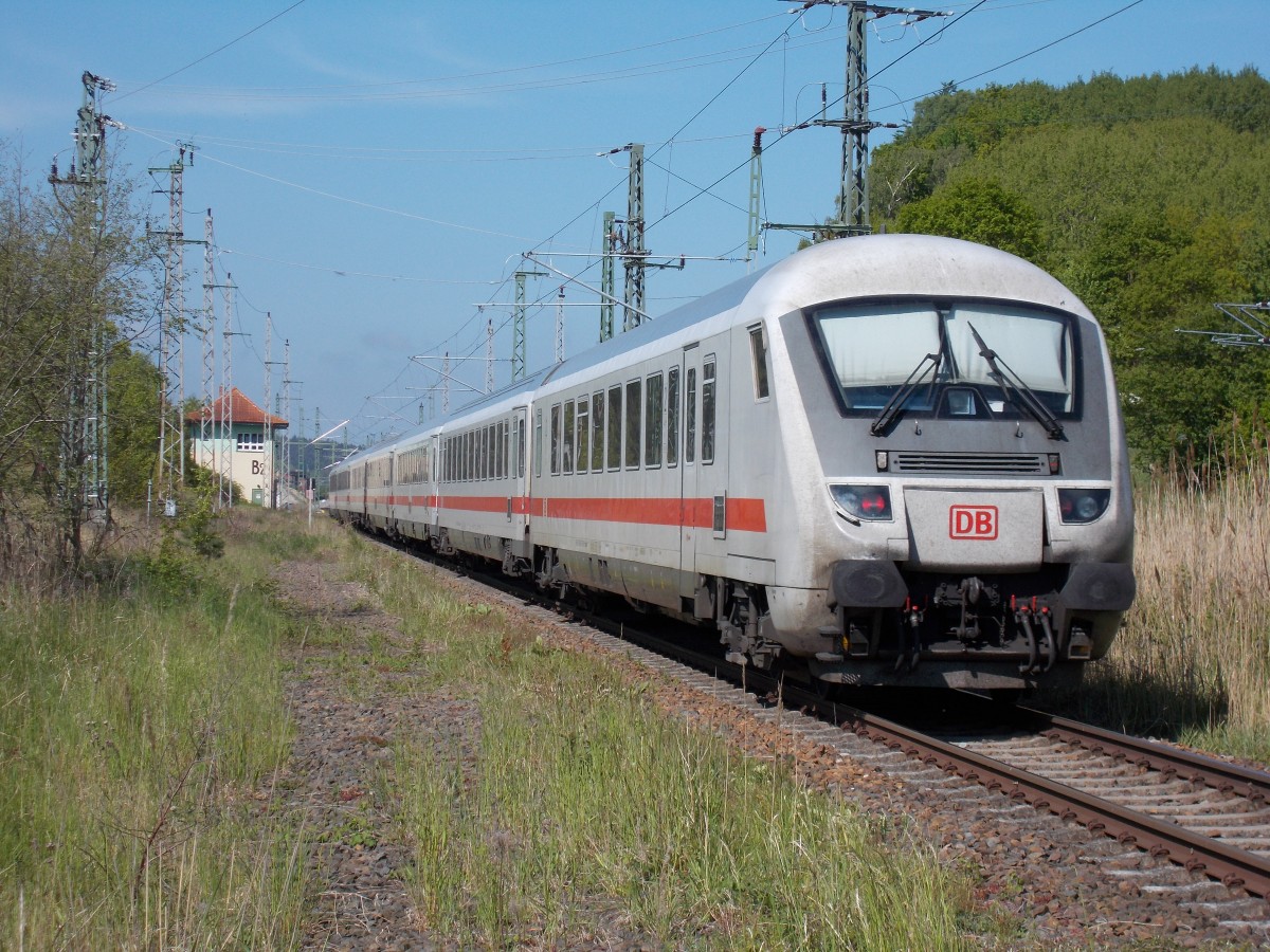 Der IC 2213 Binz-Stuttgart erreichte,am 15.Mai 2014,Lietzow.