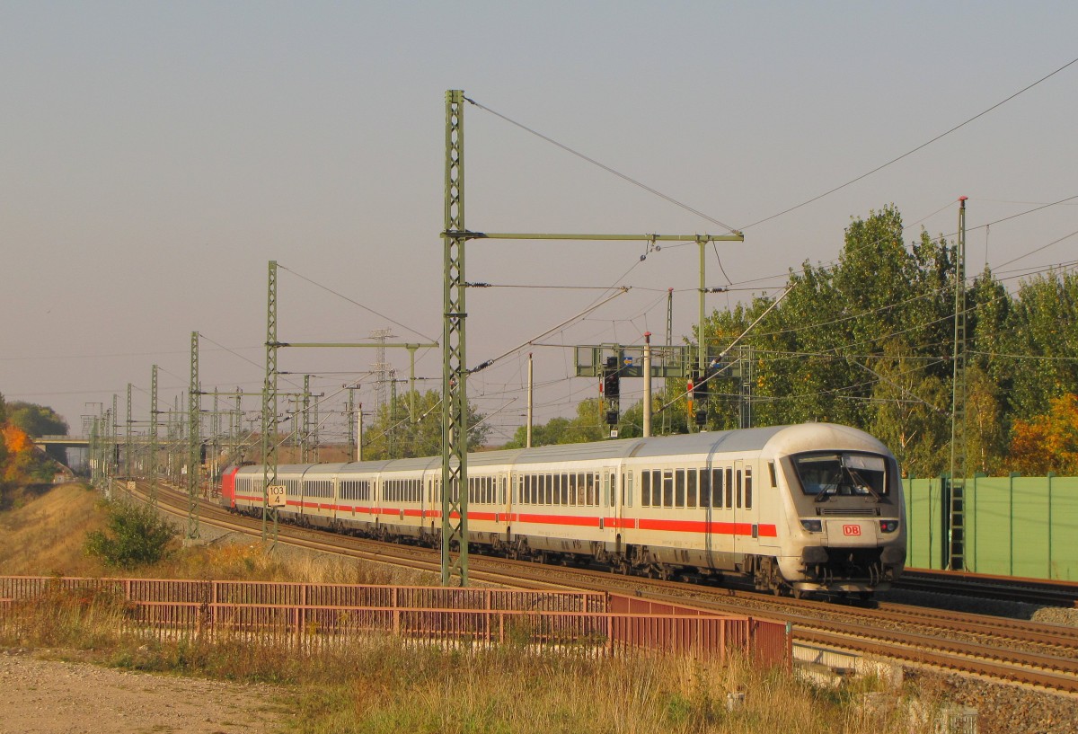 Der IC 2252 von Leipzig Hbf nach Wiesbaden Hbf, am 11.10.2015 in Erfurt Azmannsdorf.