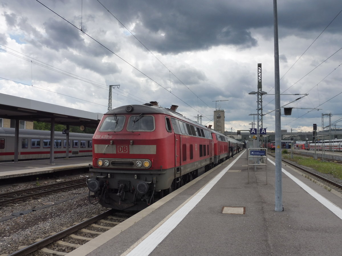 Der IC  Allgäu  Magdeburg - Memmingen mit 2 Ulmer 218,am 14.07.17 in Stuttgart Hbf