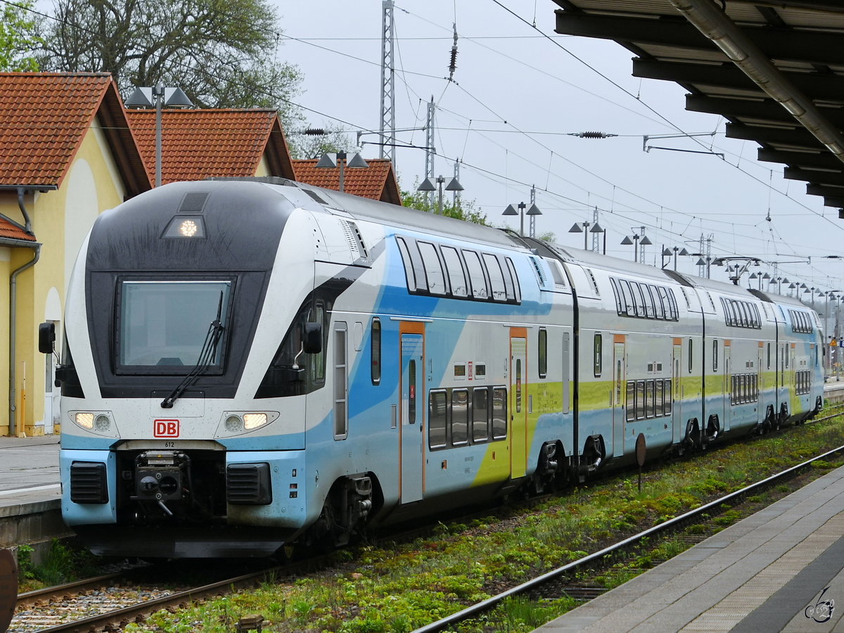 Der IC-Triebzug 4110 612 Mitte Mai 2021 bei der Ankunft am Hauptbahnhof in Neustrelitz.