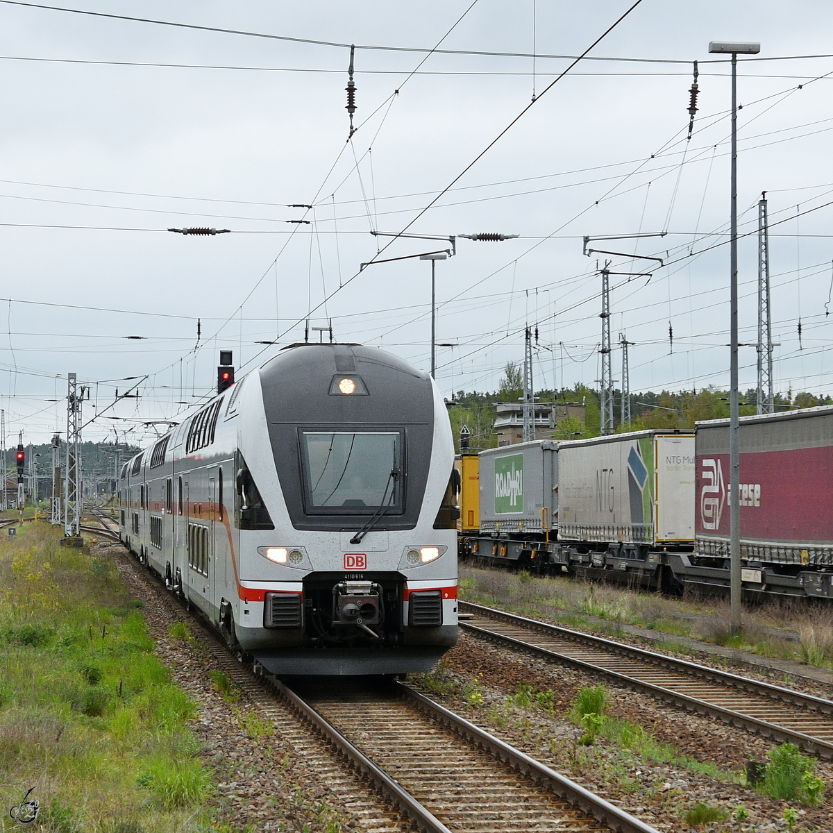 Der IC-Triebzug 4110 616 Mitte Mai 2021 bei der Ankunft am Hauptbahnhof in Neustrelitz.