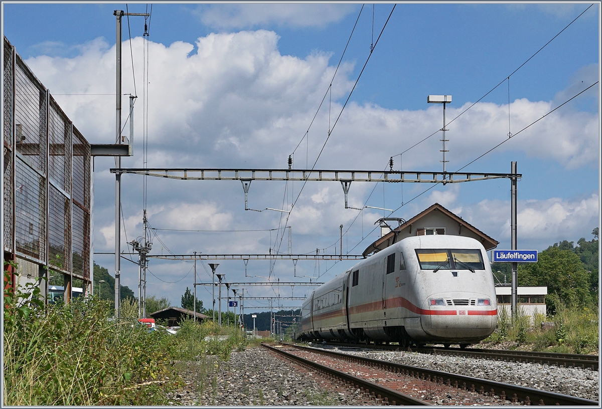 Der ICE 278 von Interlaken Ost nach Berlin Ostbahnhof bei der Durchfahrt in Läufelfingen. (SBB Sommerfahrlplan)
11. Juli 2018