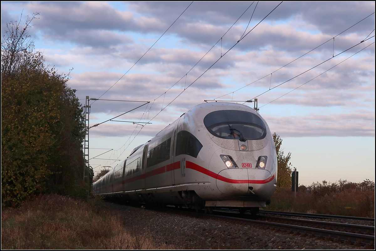 Der ICE 3 auf der Remsbahn -

Bei Weinstadt-Endersbach.

02.11.2018 (M)