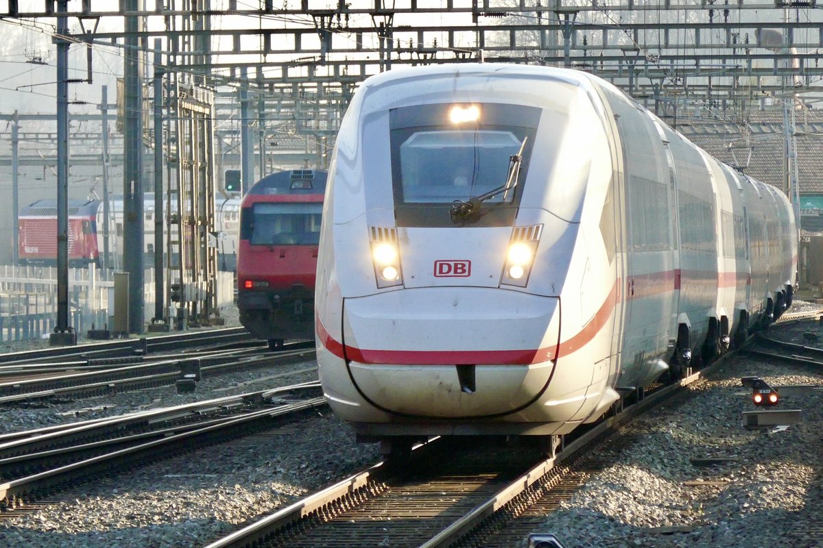 Der ICE 4 Tz 9019  am 1.3.21 bei der Einfahrt in Olten.