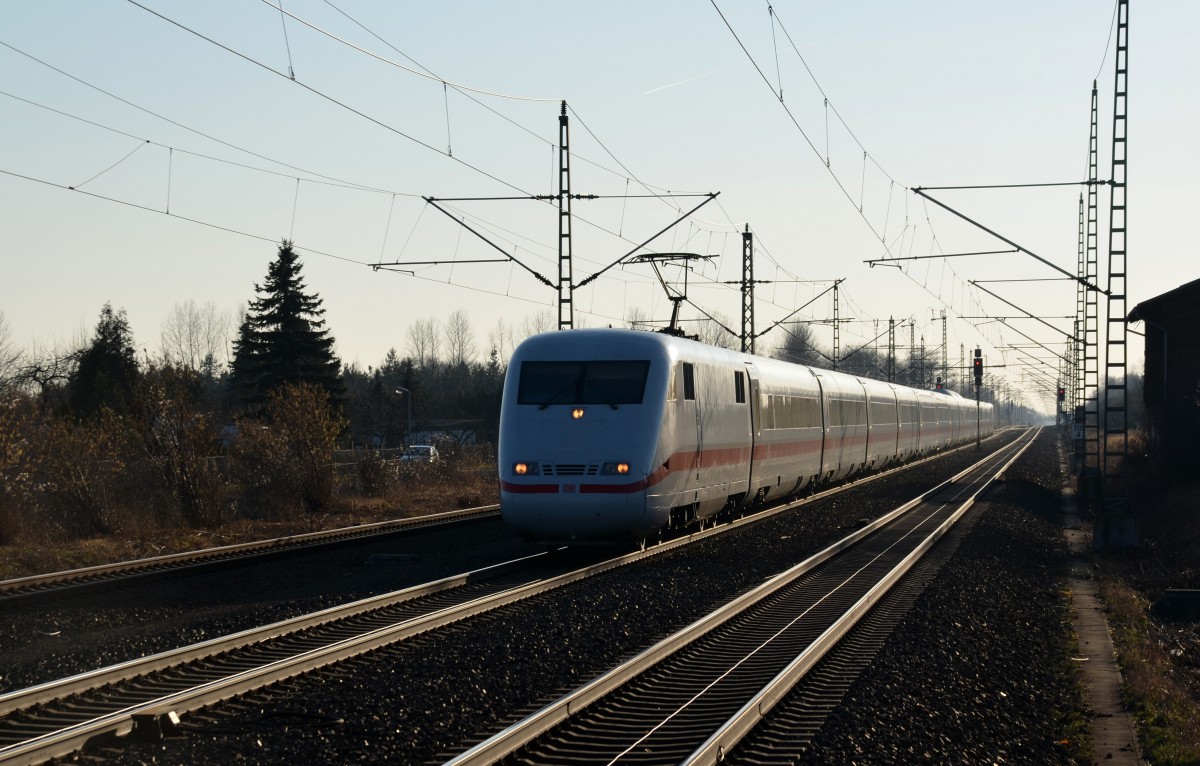 Der ICE 892 nach Kiel durcheilt am 24.02.14 Gräfenhainichen Richtung Berlin.