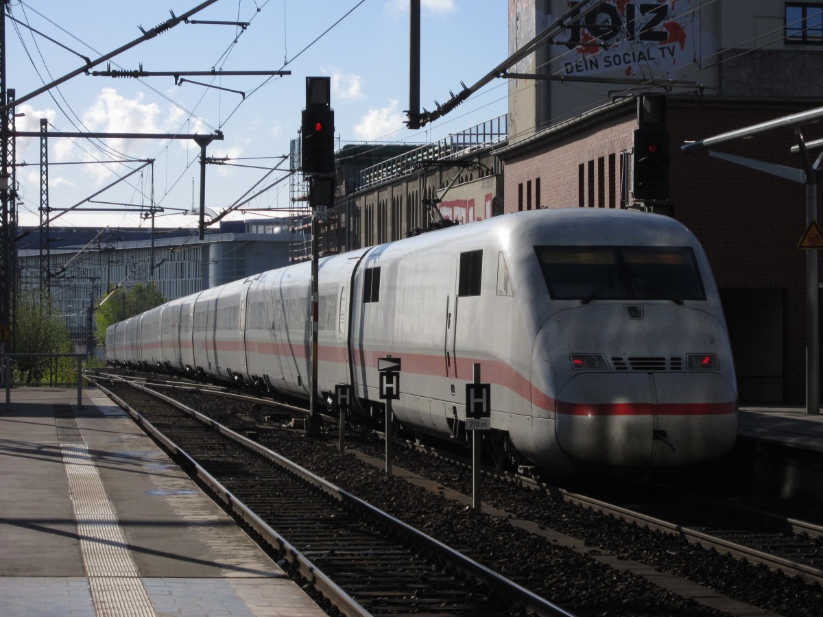 Der ICE von Bremen fährt von Berlin Ostbahnhof nach Rummelsburg aus. (16.04.14)