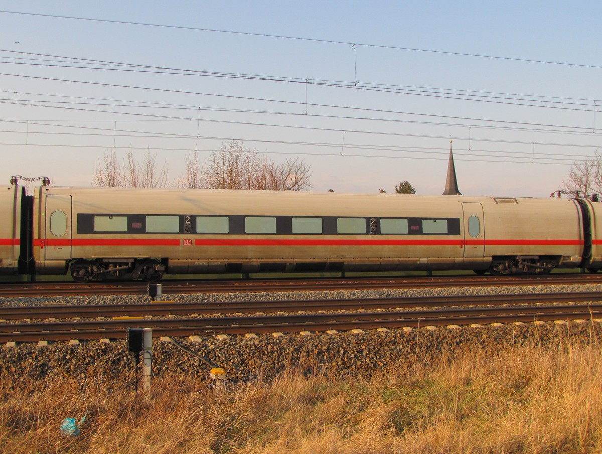 Der ICE-Mittelwagen 93 80 5 411 670-3 D-DB im ICE 1556 (Dresden Hbf - Wiesbaden Hbf), am 27.02.2016 in Erfurt-Azmannsdorf.