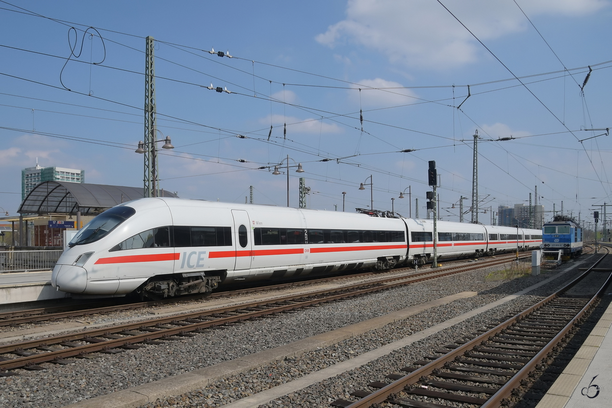 Der ICE  Wien  kurz vor der Ankunft im Hauptbahnhof Dresden. (April 2017)